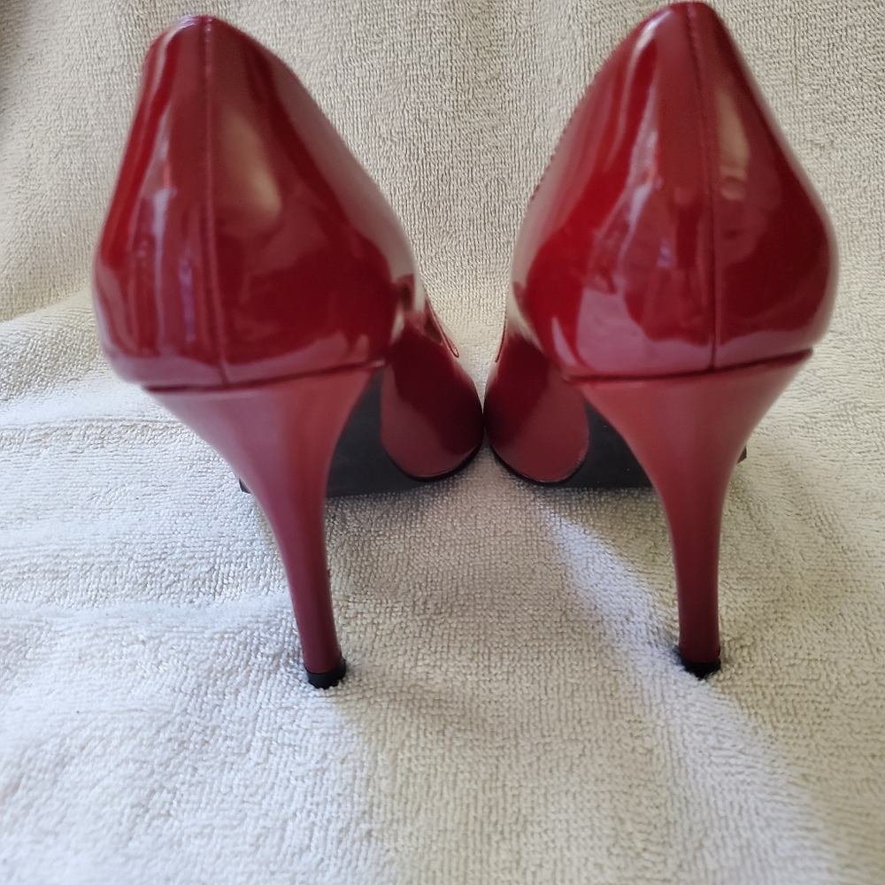 Red Pump - image 3